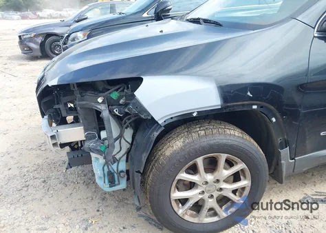 2015 Jeep Cherokee Latitude z USA, uszkodzony, nr VIN 1C4PJMCB3FW728370